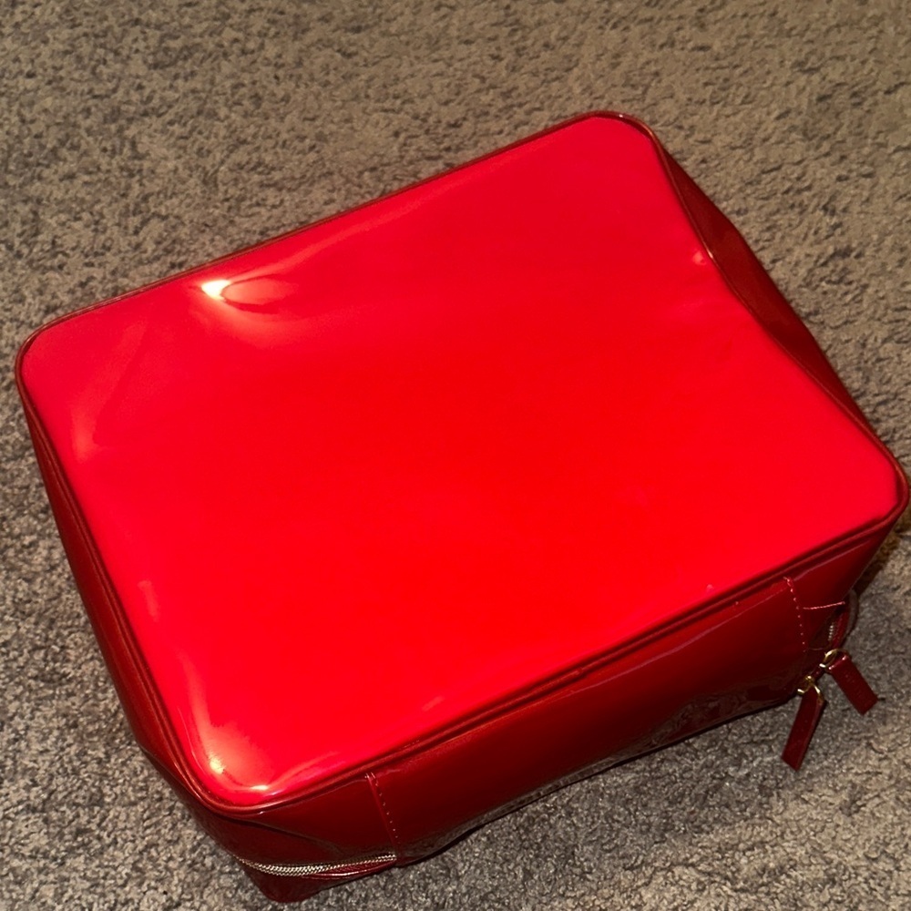Glossy red Estee Lauder makeup bag - Picture 3 of 5